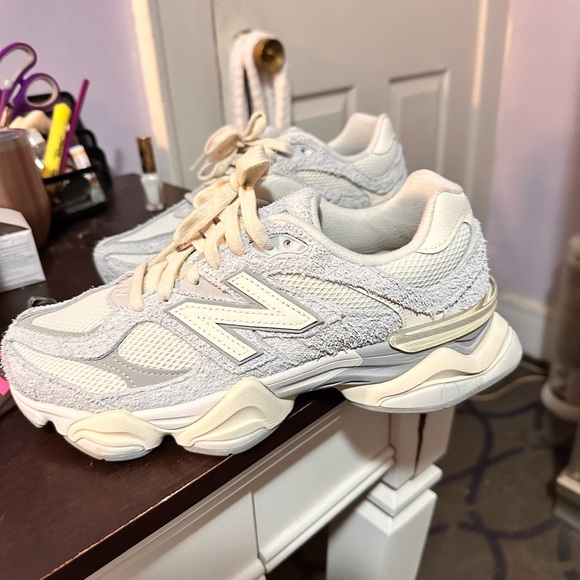 New Balance Sneakers - Picture 2 of 7